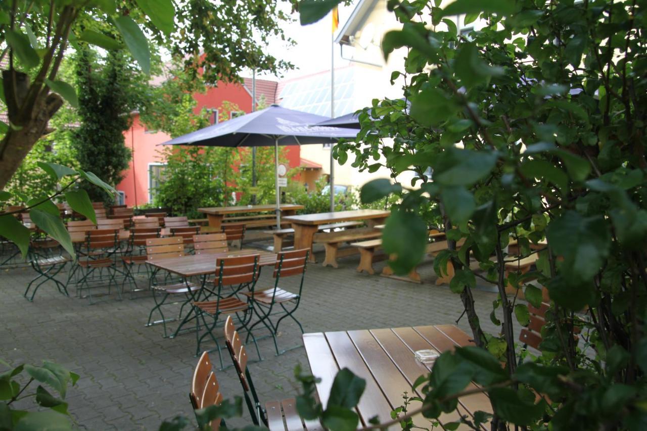 Hotel-Gasthof Zur Post Velburg Exterior photo